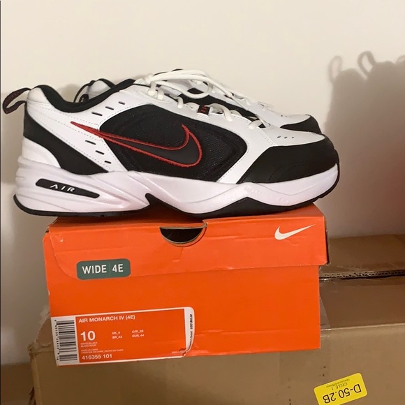 Nike shoes size 10 - Picture 2 of 3